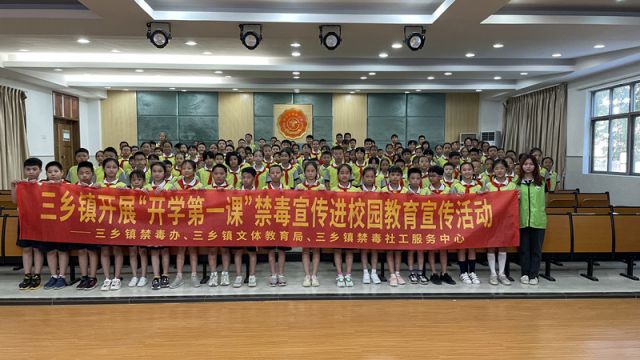課堂大合照.jpg