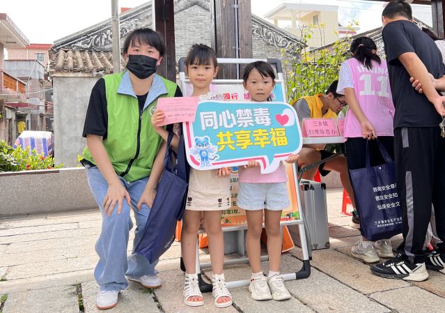 三鄉(xiāng)鎮(zhèn)開(kāi)展“識(shí)毒防毒入民心，同心共建無(wú)毒墻”宣傳活動(dòng)圖片4.JPG