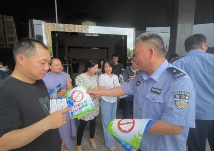 禁毒宣傳進企業(yè)，攜手共筑防毒墻349.png