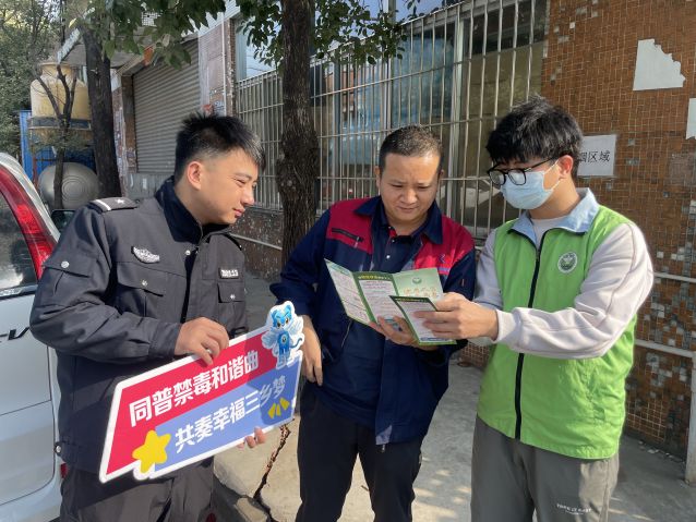 三鄉(xiāng)鎮(zhèn)開展“禁毒宣傳進廠企，夯實禁毒防護墻”活動照片2.JPG